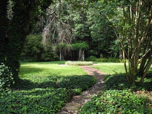 111 Oakview Dr - Photo 3 of 12