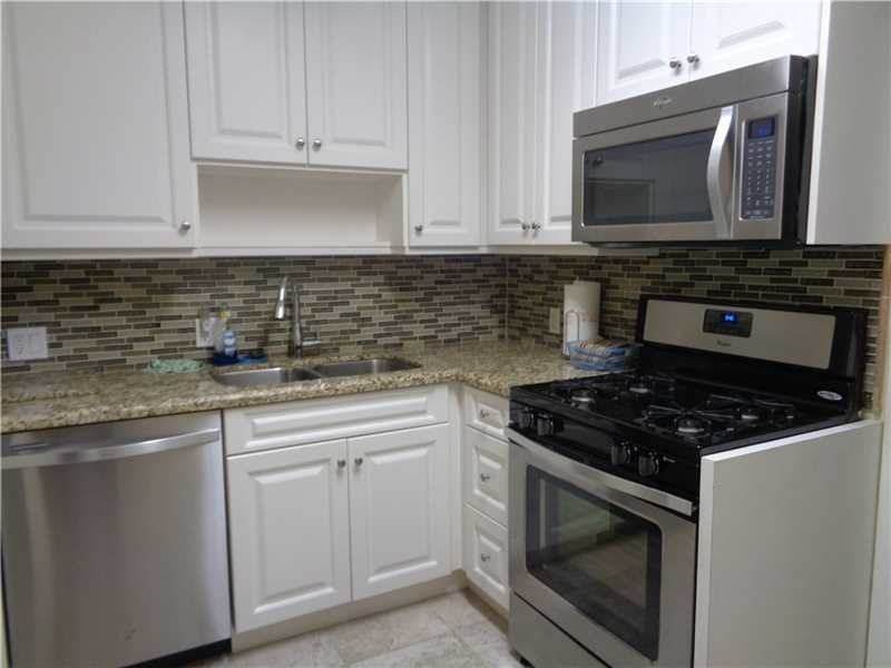 308 SW 10th St - Photo 2 of 8