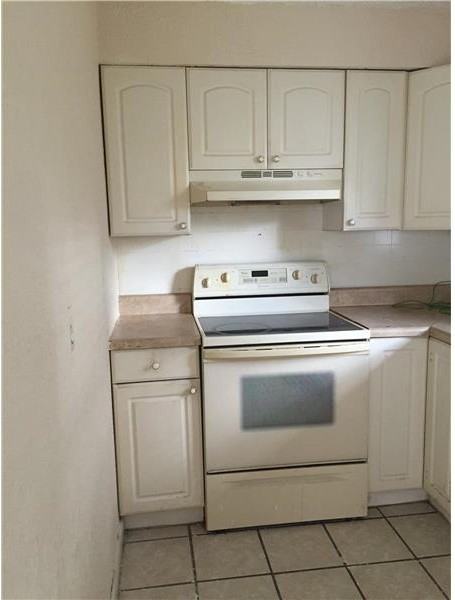 2766 NW 9th Pl - Photo 3 of 4