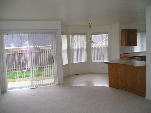 310 Ridgeway St - Photo 3 of 8