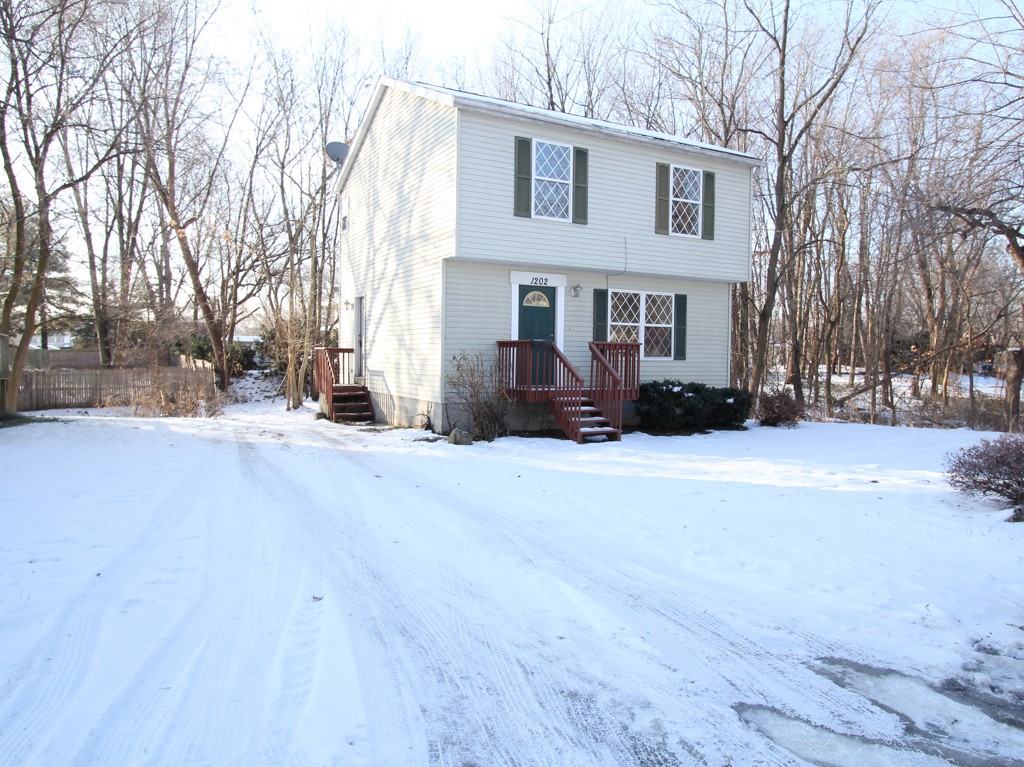 1202 Iona Avenue - Photo 2 of 11