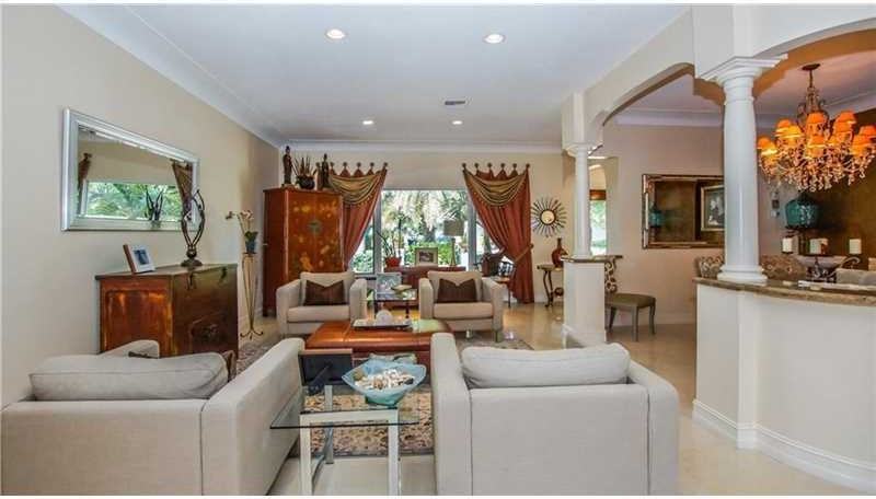 3200 NE 42nd Ct - Photo 3 of 8