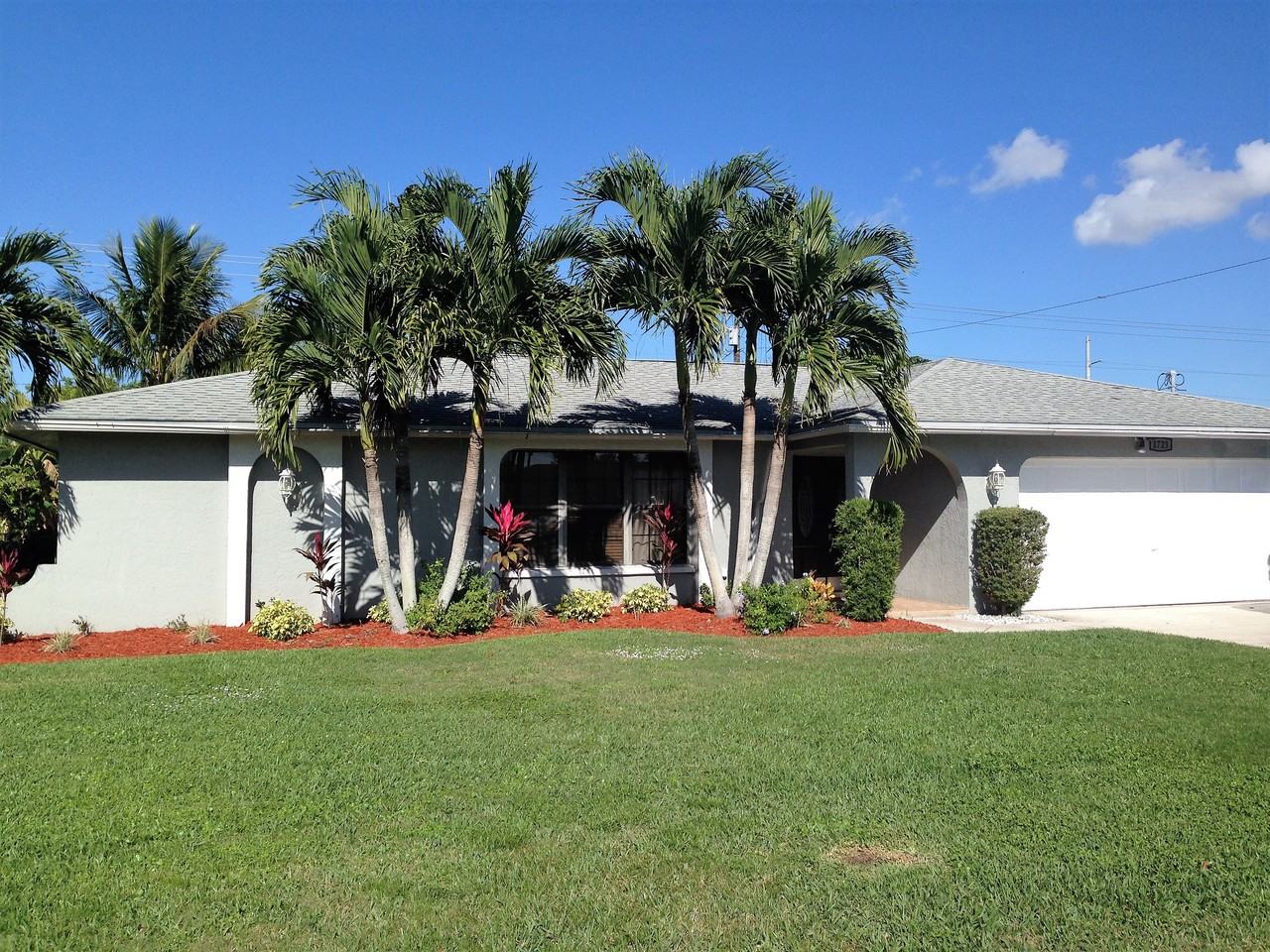 1723 SE Van Loon Terrace - Photo 2 of 19