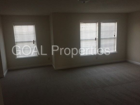 915 Brookstone Dr - Photo 3 of 17