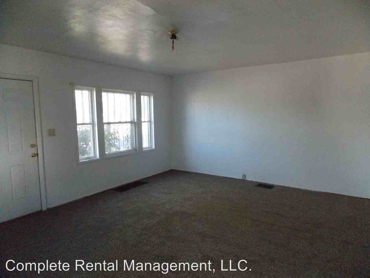 1216 E 4th St - Photo 3 of 8