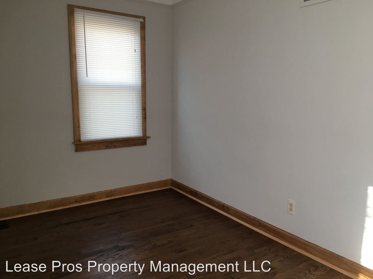 22412 Hanson Ct - Photo 3 of 9