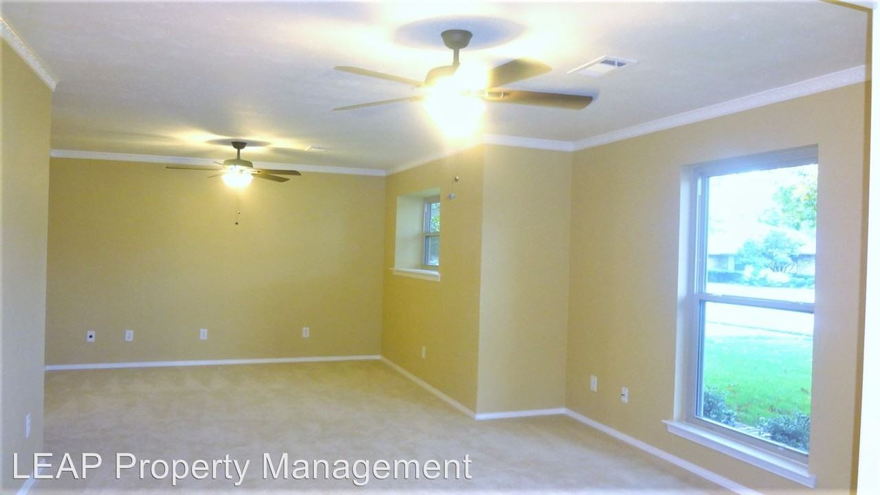 401 Sheffield Dr - Photo 2 of 7