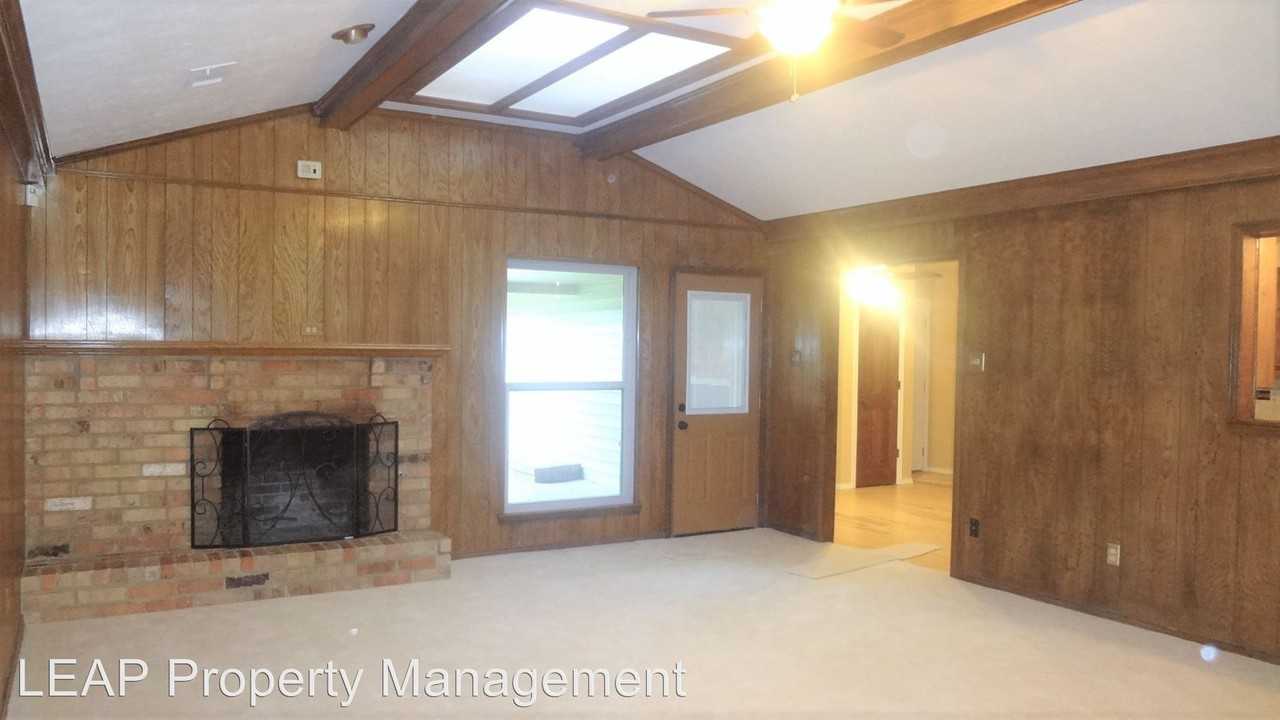 401 Sheffield Dr - Photo 3 of 7