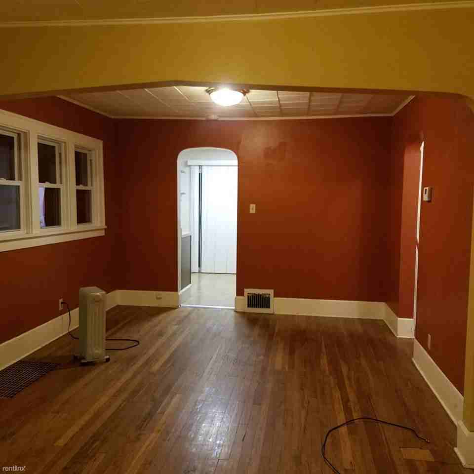 1407 Mondamin Ave - Photo 2 of 8