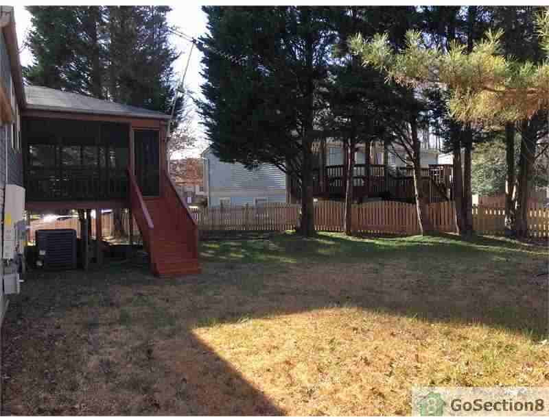 1233 Windmill Ln - Photo 3 of 8