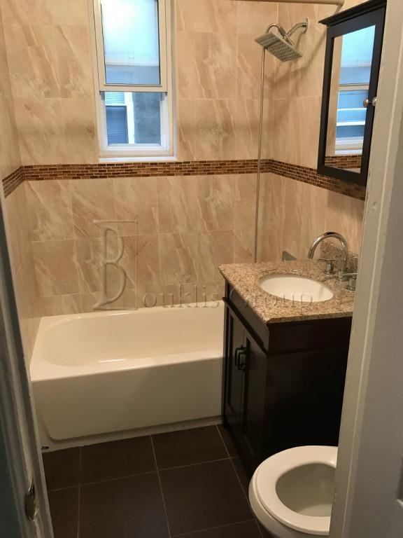 22-61 26th St 2R - Photo 2 of 6