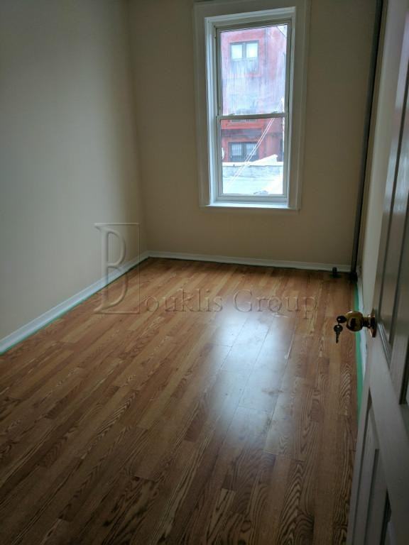 22-61 26th St 2R - Photo 3 of 6