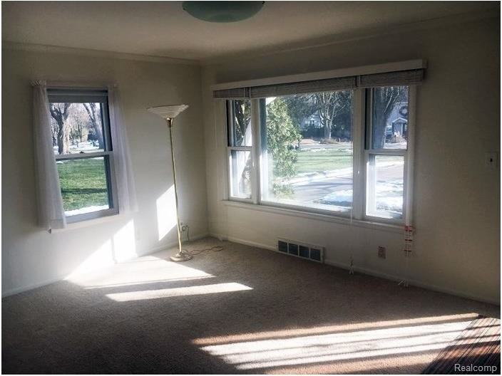 472 Slocum Dr - Photo 3 of 7