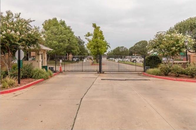 BEAUTIFUL Condo in highly desired Gated Nantucket edition - Photo 3 of 21