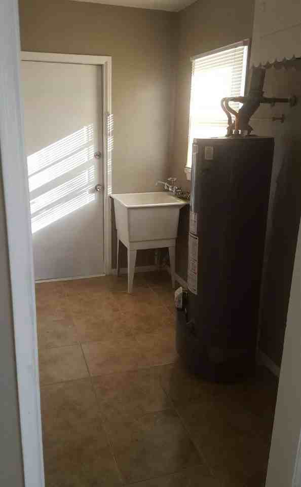 1325 N Massachusetts Ave - Photo 3 of 11