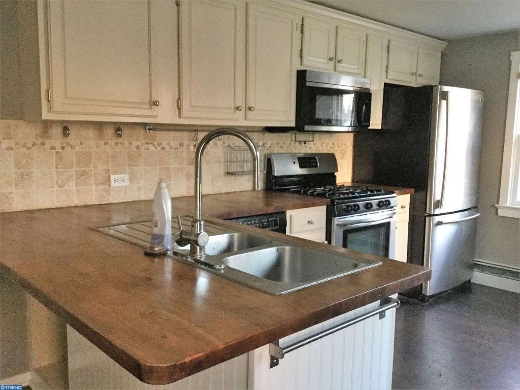 909 Old Lancaster Rd - Photo 2 of 6