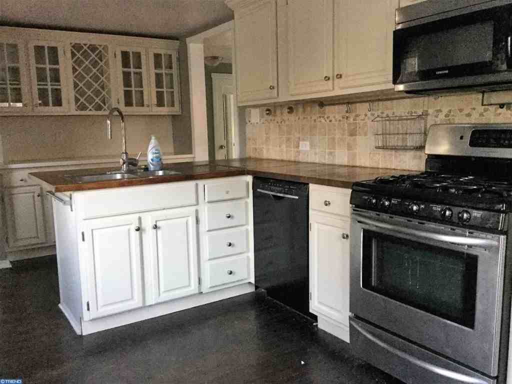 909 Old Lancaster Rd - Photo 3 of 6