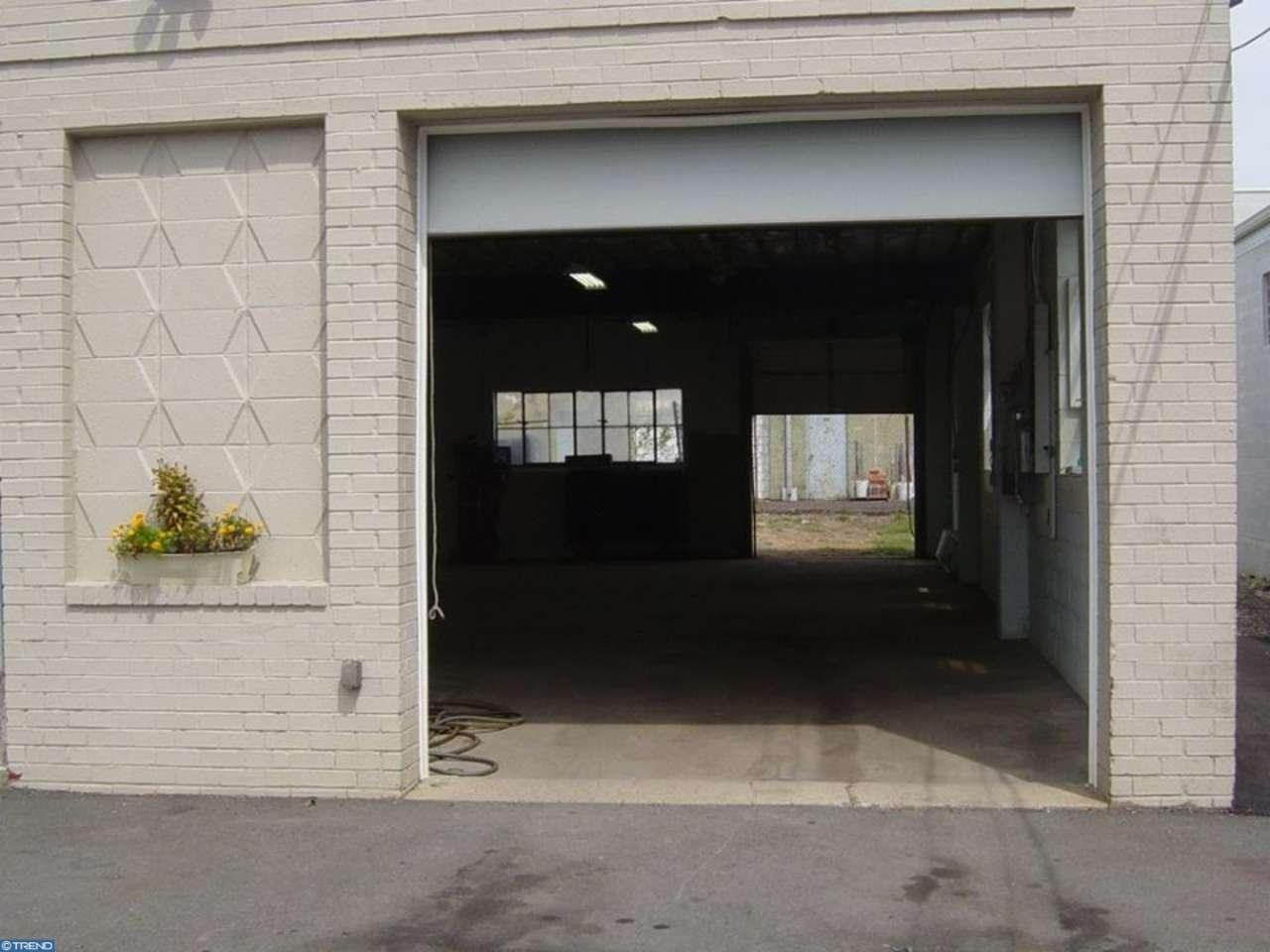 1441 Anderson Ave - Photo 3 of 10