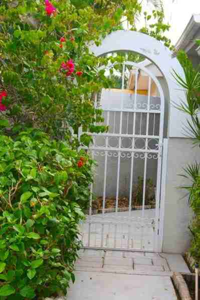 9112 Baybury Ln - Photo 2 of 6