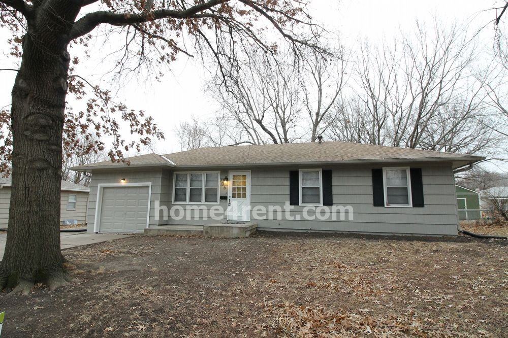 706 S Church St - Photo 2 of 23