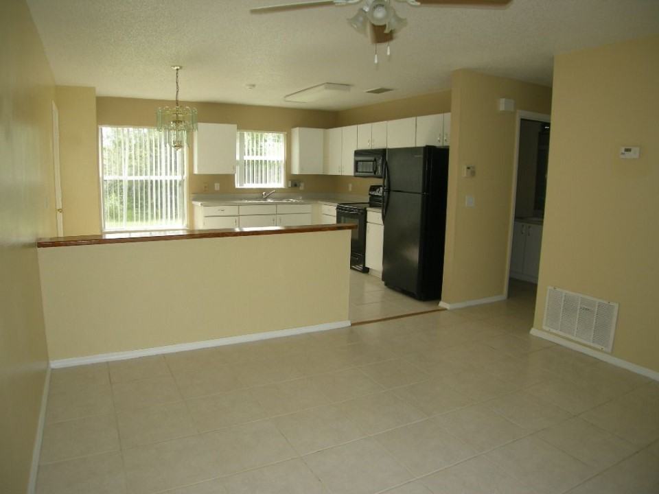 1109 Cambourne Dr - Photo 2 of 5