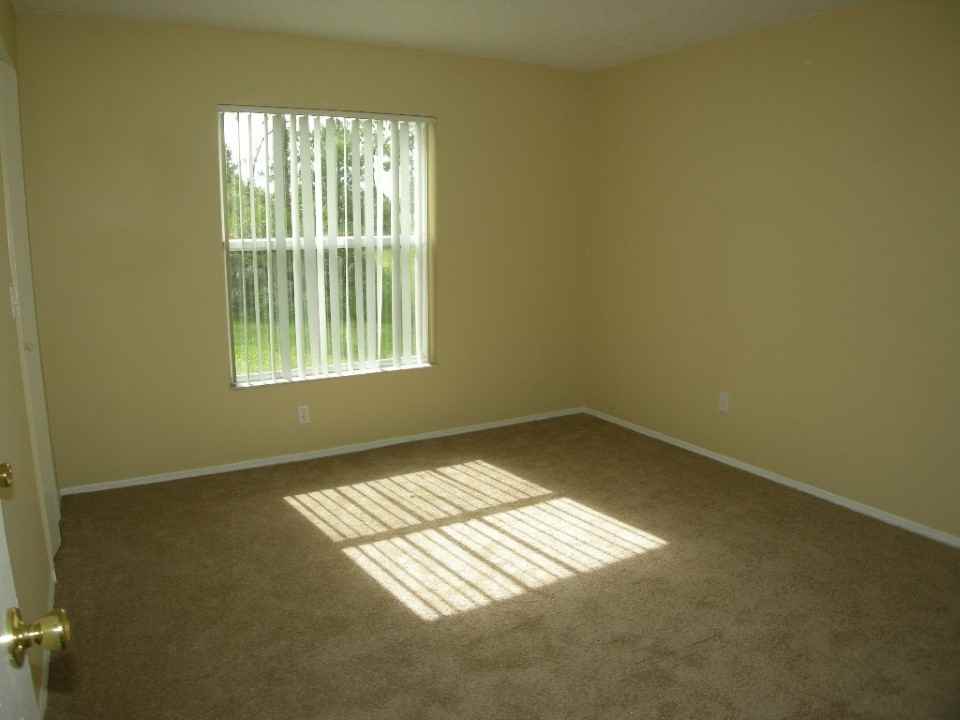 1109 Cambourne Dr - Photo 3 of 5