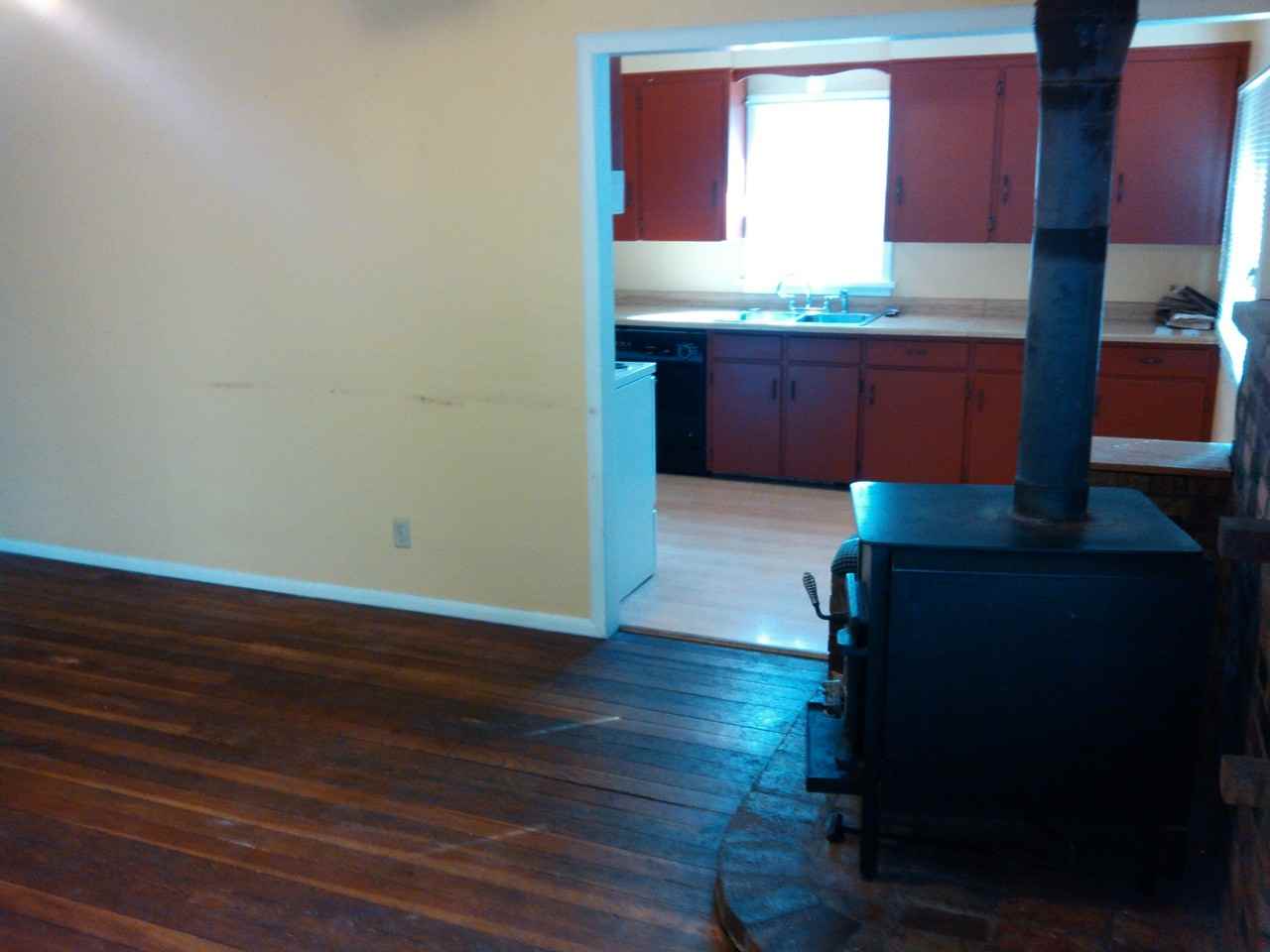 955 Electric Ave - Photo 2 of 4