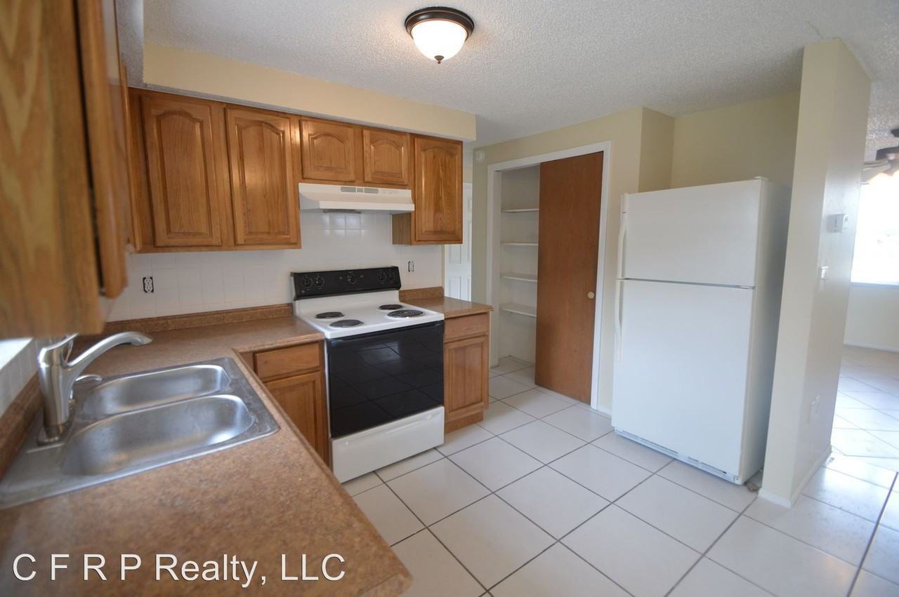 6312 Baldwyn Ave - Photo 3 of 15