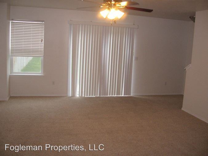 1724 NE Cinder Loop - Photo 2 of 9