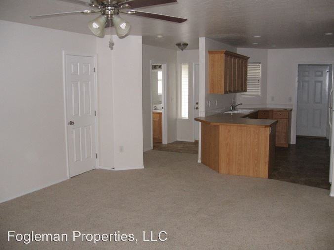 1724 NE Cinder Loop - Photo 3 of 9