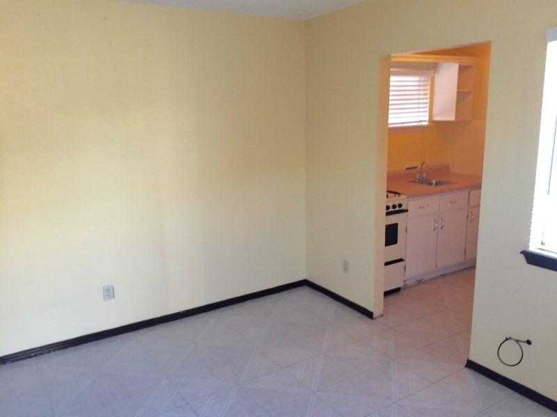 609 Barcelona Dr - Photo 2 of 7