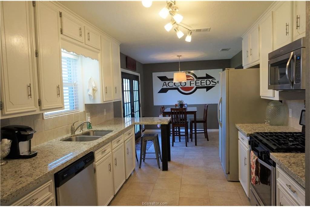 3601 Sierra Dr - Photo 3 of 17