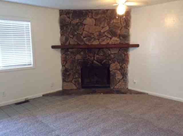 209 W 10th St - Photo 2 of 13