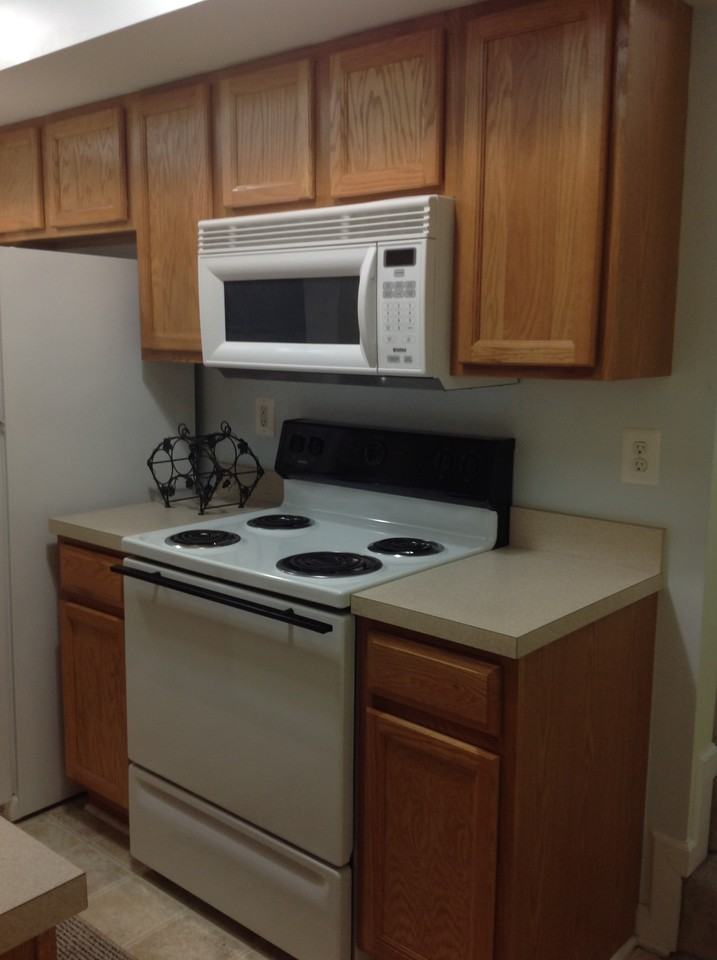 136 N Altamont Ave - Photo 3 of 15