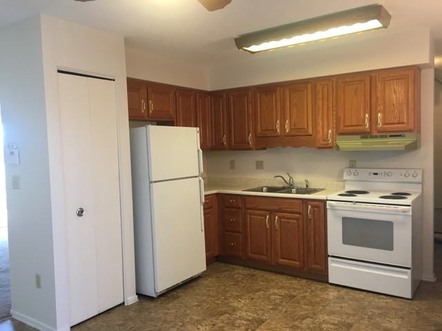 11190 Lebanon Ave - Photo 3 of 11