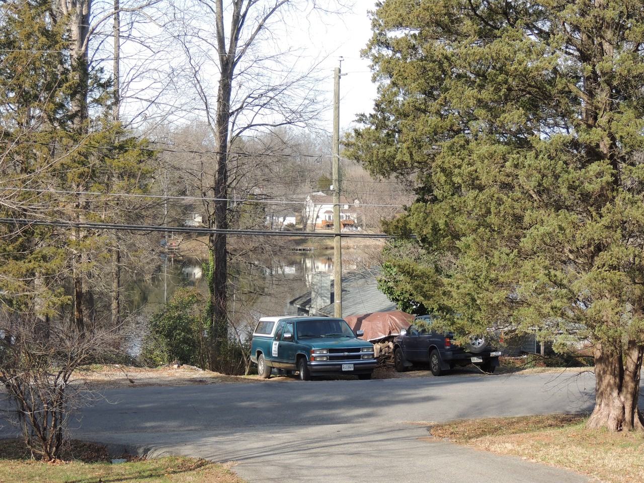 2236 Lakeview Dr - Photo 3 of 23