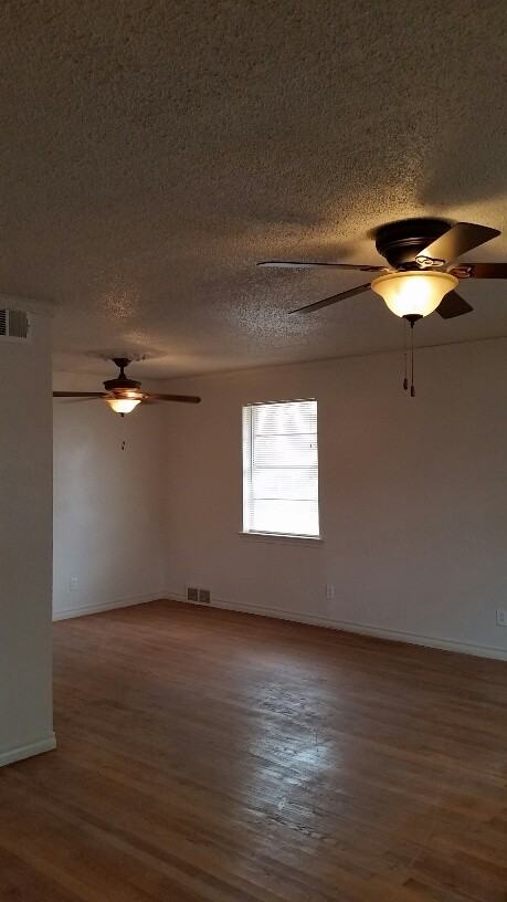 5209 Woodsboro Ln - Photo 2 of 16