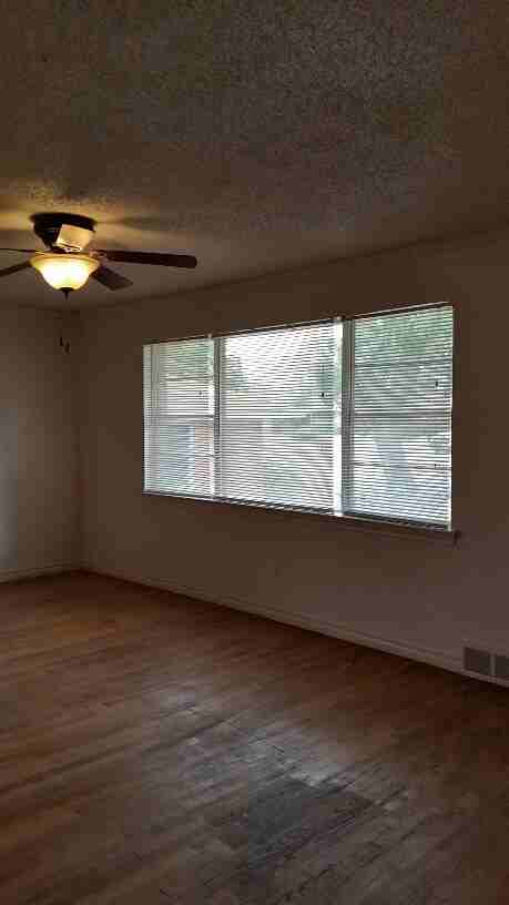 5209 Woodsboro Ln - Photo 3 of 16