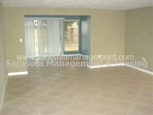 3370 Springmill Cir - Photo 3 of 6