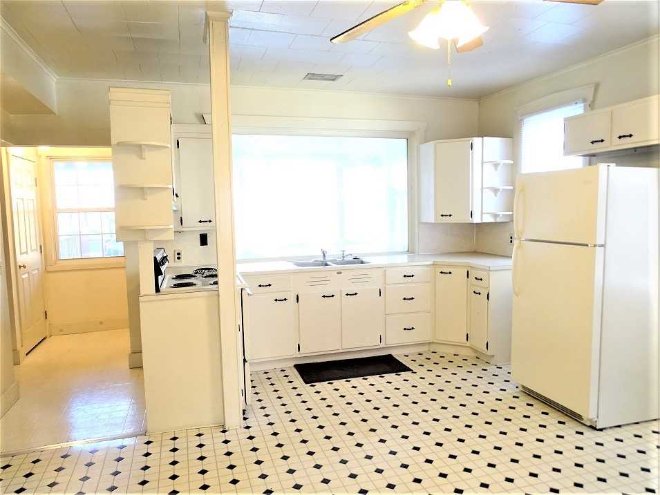 2027 Main St #B - Photo 3 of 14