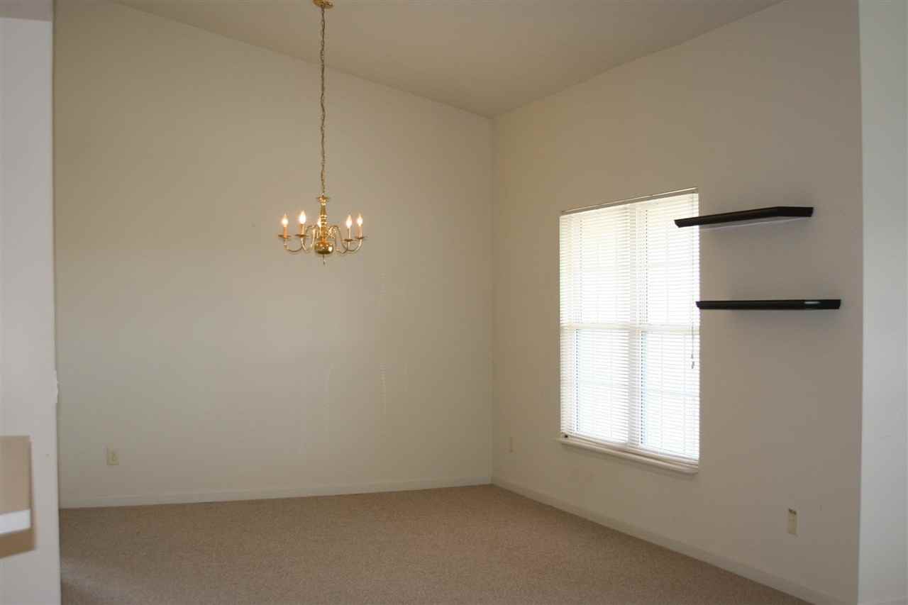 343 Maiden Ct - Photo 3 of 10