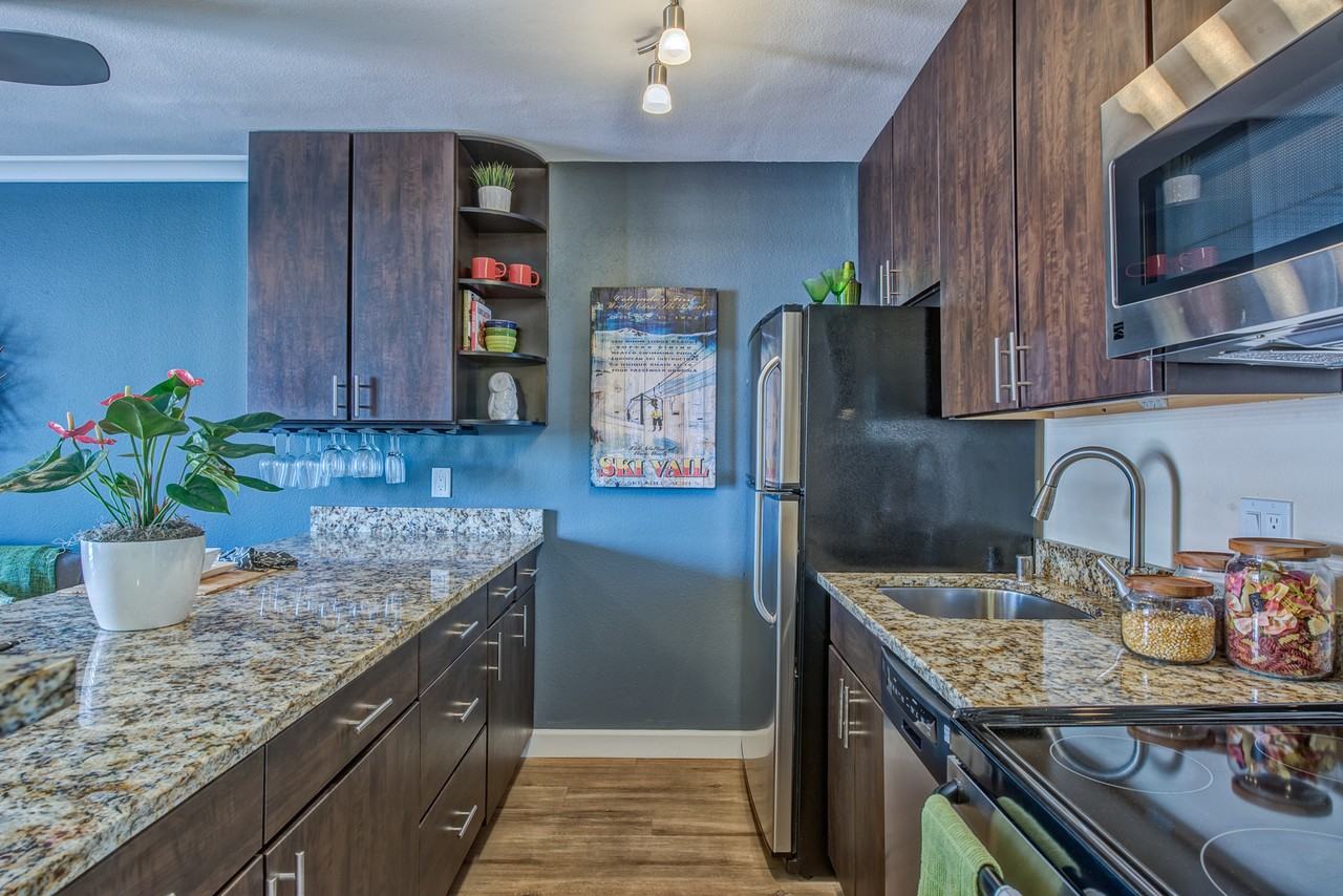 Skyline 1801 - Photo 2 of 17