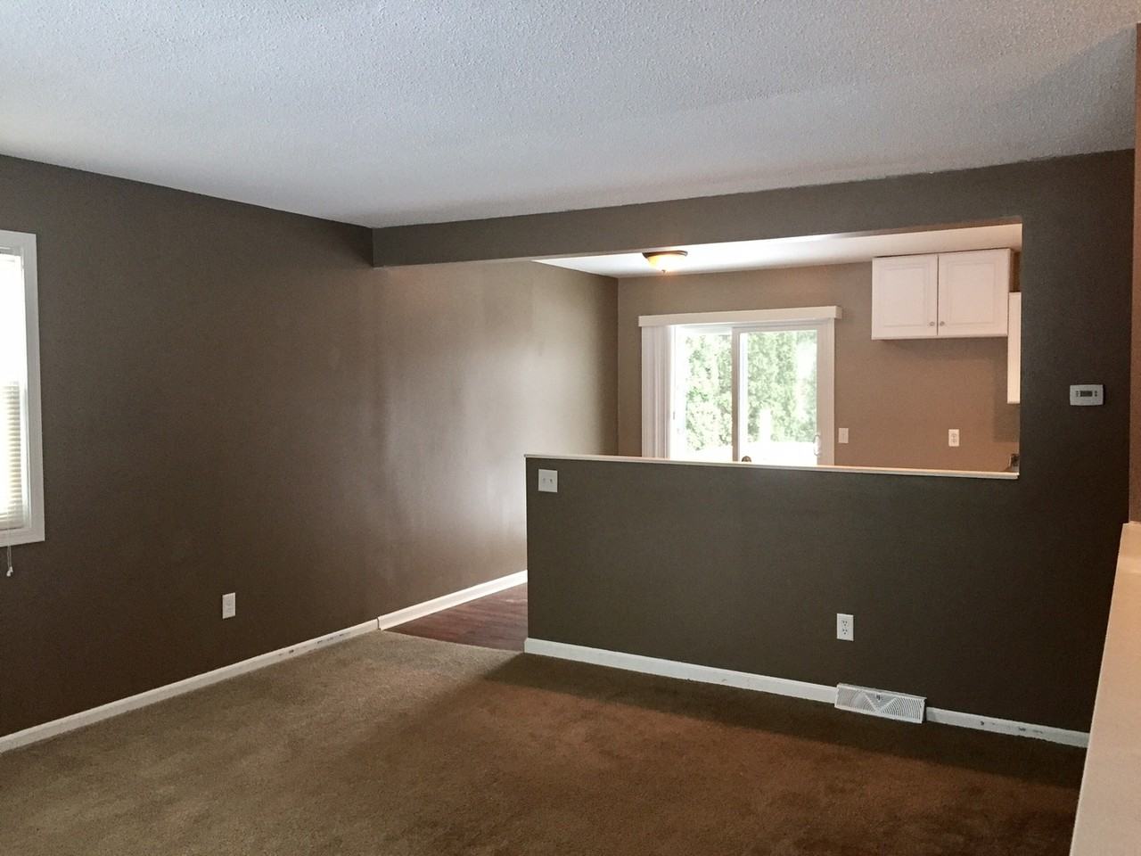 2695 Ridgecroft Dr SE - Photo 2 of 14