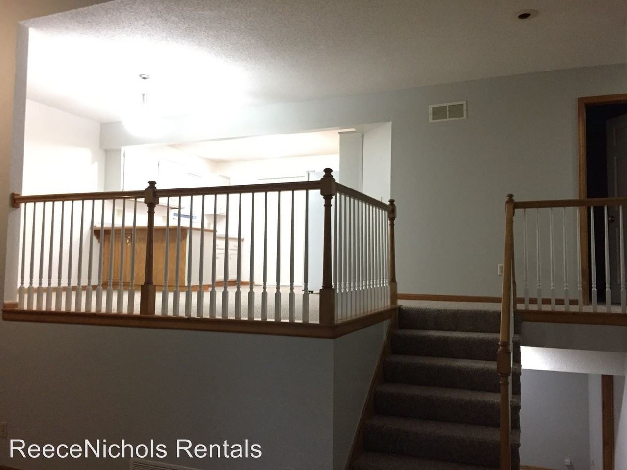 15585 Crestwood Dr - Photo 2 of 18