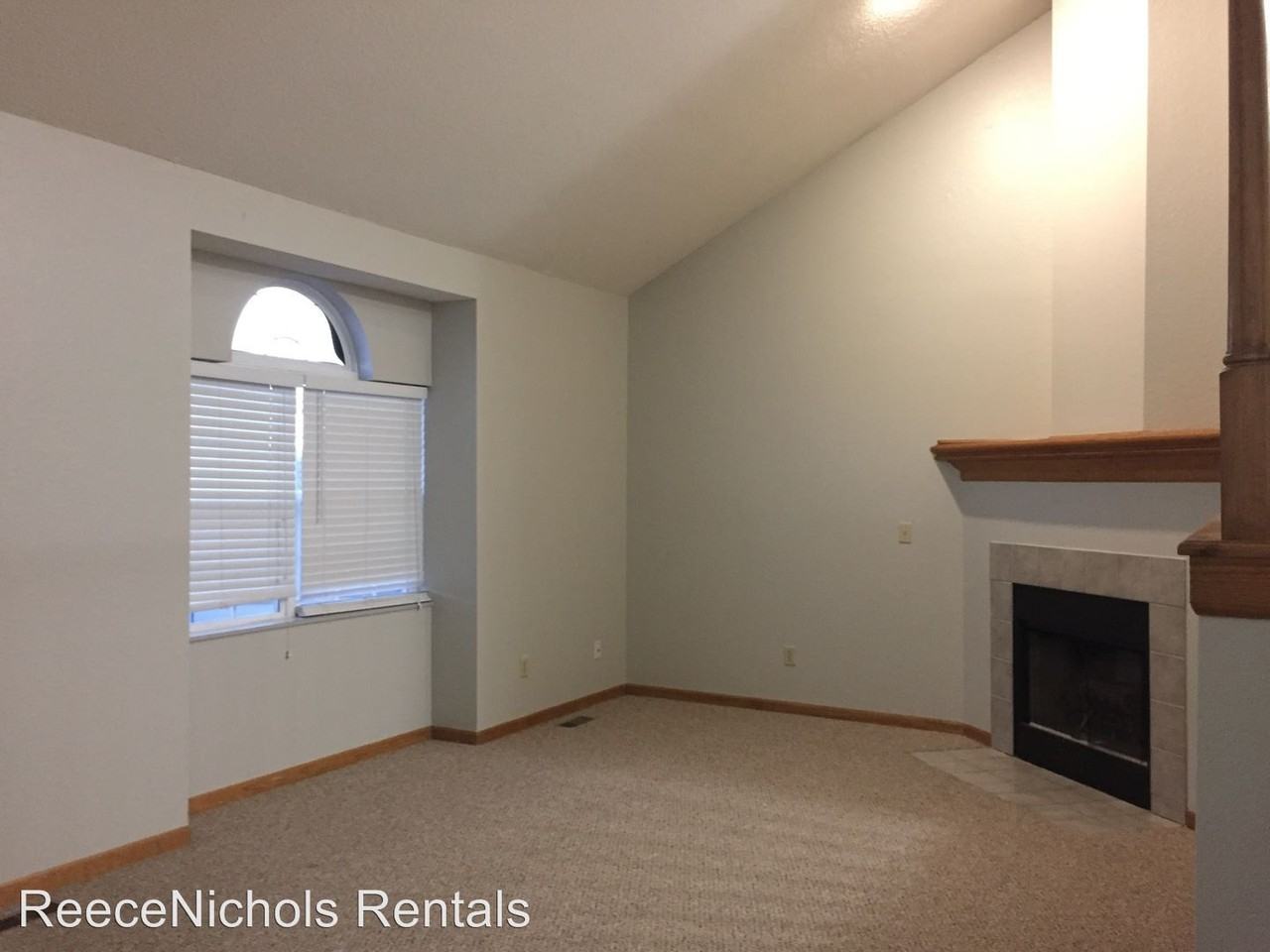 15585 Crestwood Dr - Photo 3 of 18