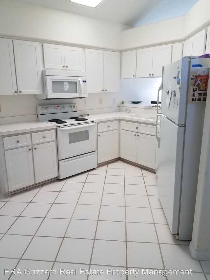 21642 King Henry Ave - Photo 2 of 10