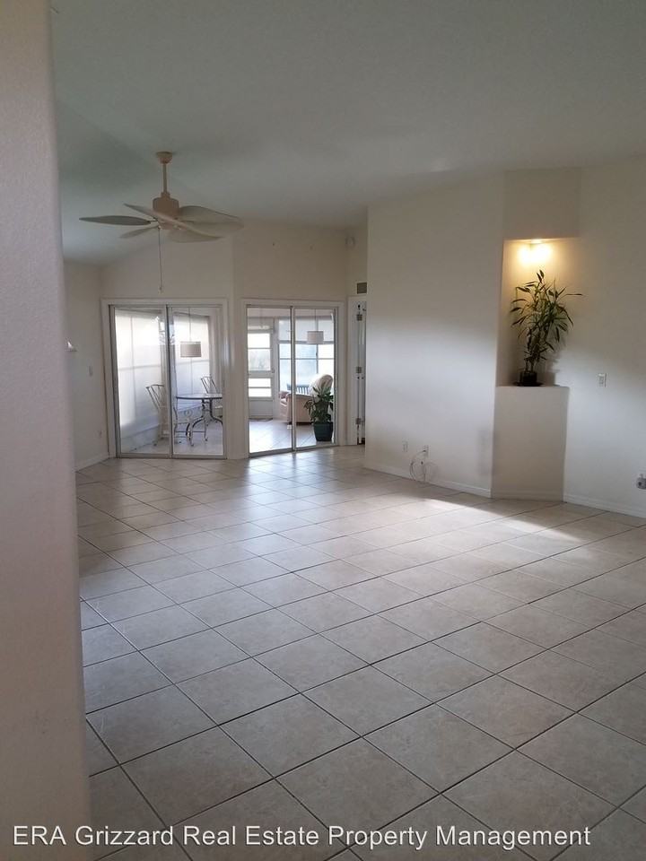 21642 King Henry Ave - Photo 3 of 10