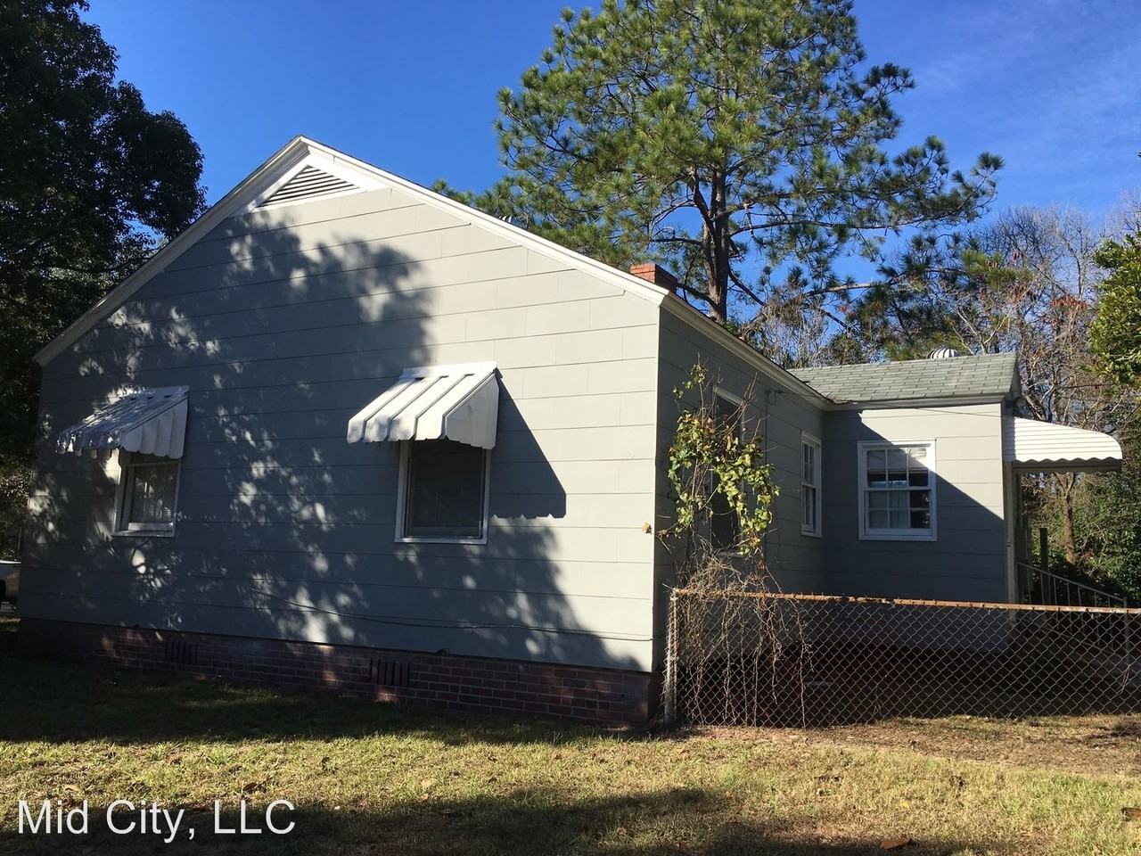 2142 E 42nd St - Photo 2 of 10