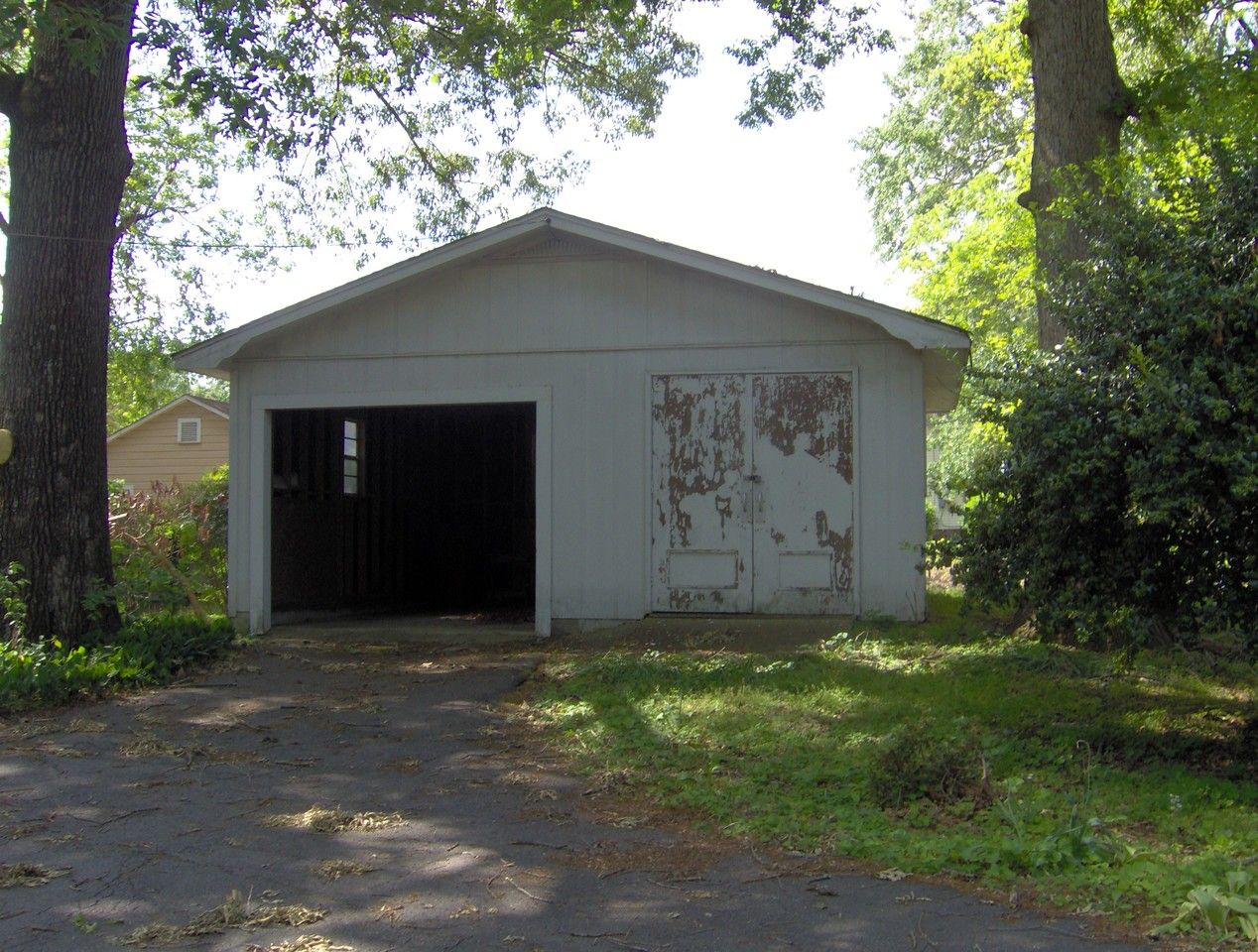 210 Oakland Ave - Photo 3 of 24