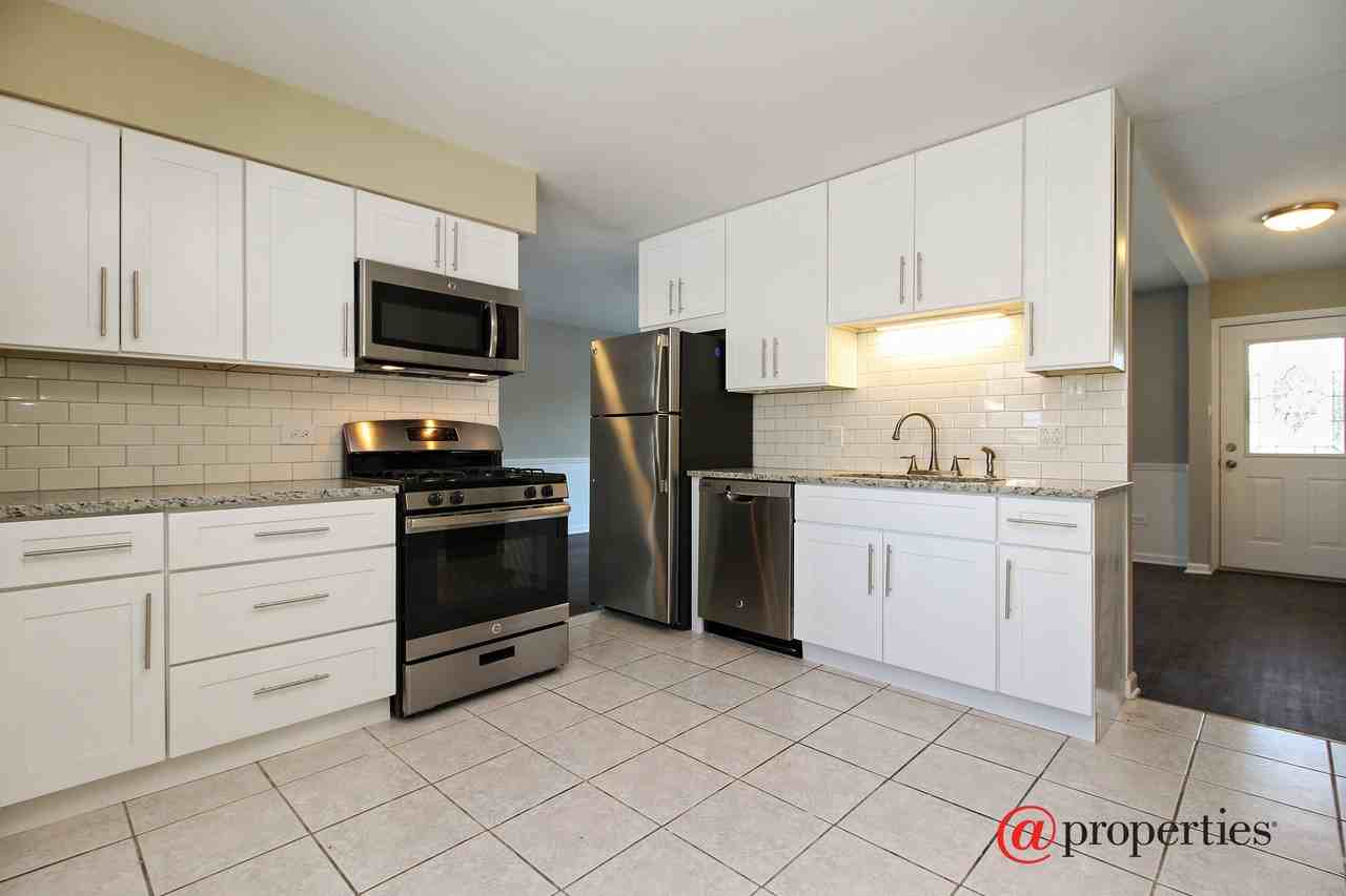 22454 Pleasant Dr - Photo 3 of 10